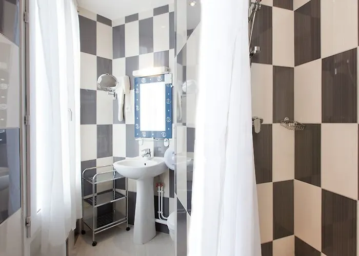 Avenir Montmartre Отель Париж