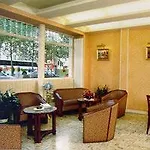 أفينير مونتمارتريه فندق