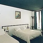 فندق أفينير مونتمارتريه 2*