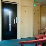 أفينير مونتمارتريه 2* باريس