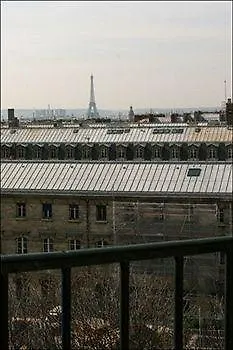 أفينير مونتمارتريه 2* باريس