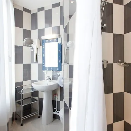 Avenir Montmartre Отель Париж