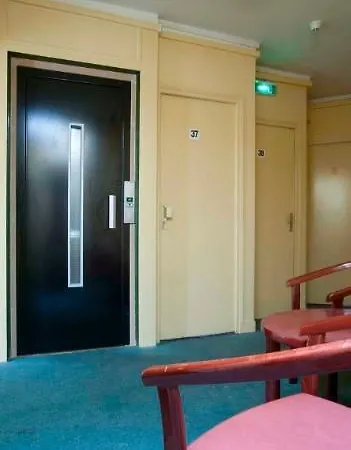 أفينير مونتمارتريه 2* باريس