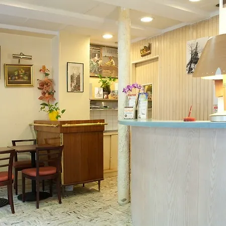 Hotel Avenir Montmartre 2*